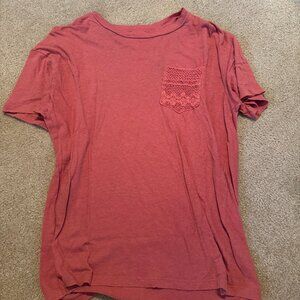 AMERICAN EAGLE T SHIRT SIZE XS SOFT MATERIAL